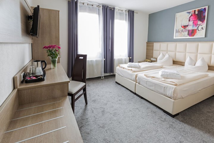 Room 10 of 35