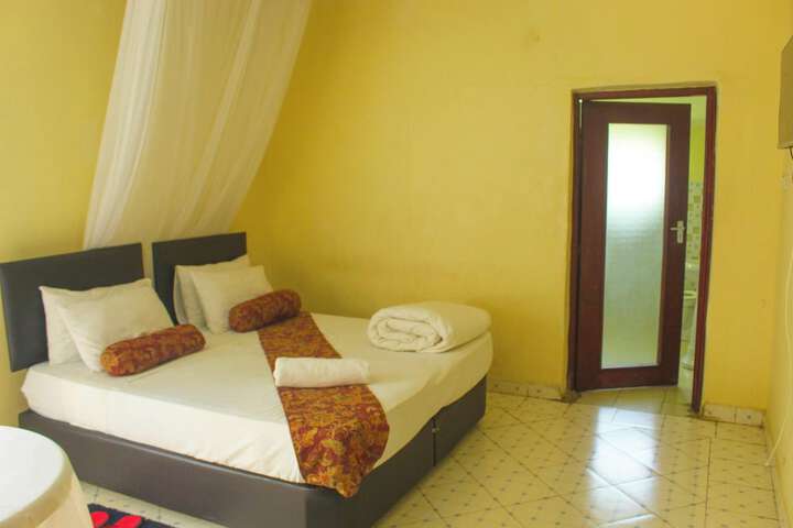 Room 2 of 7
