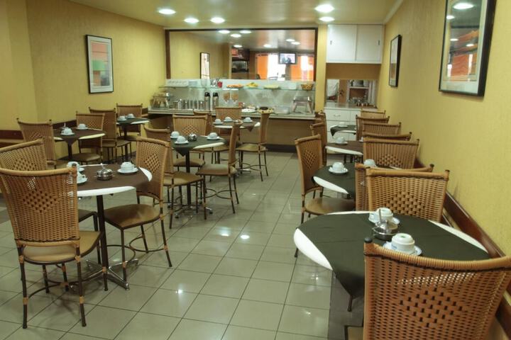 Dining 13 of 21