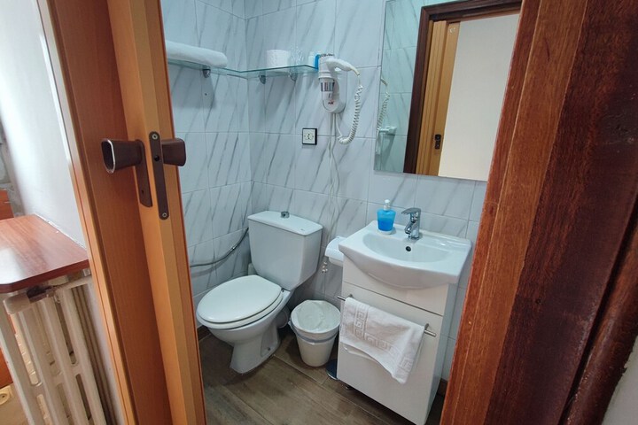 Room 52 of 56