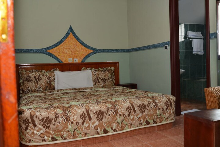 Room 8 of 22