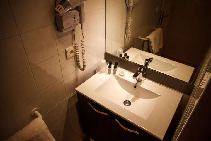 Room 32 of 71