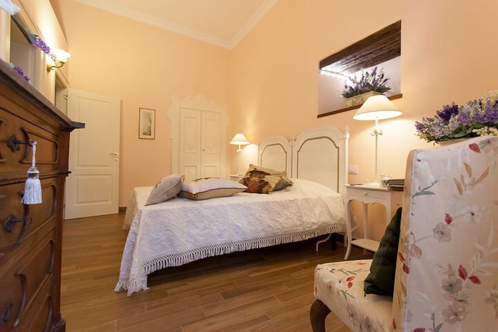 Room 5 of 27