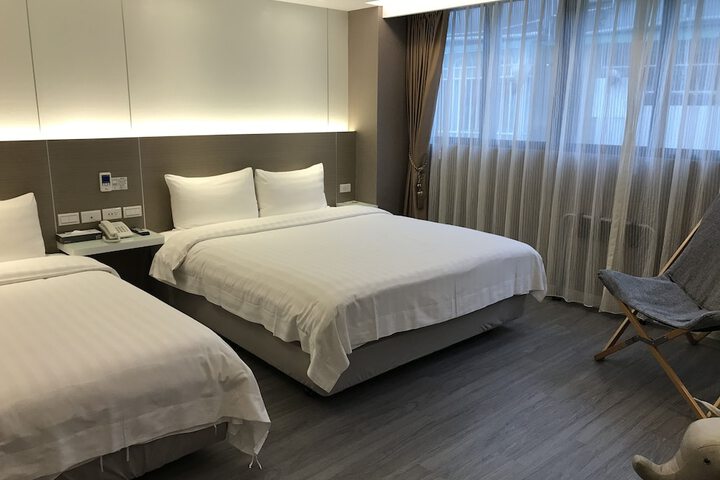 Room 12 of 40