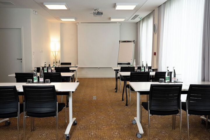 Business Center 65 of 76