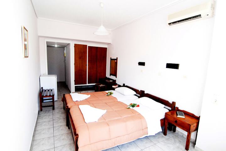 Room 8 of 40