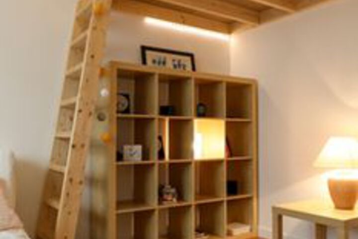 Room 7 of 18