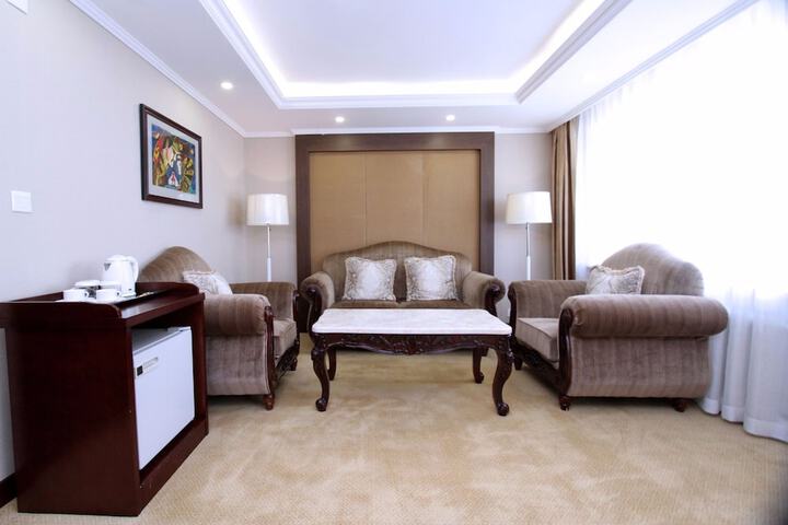 Room 14 of 28