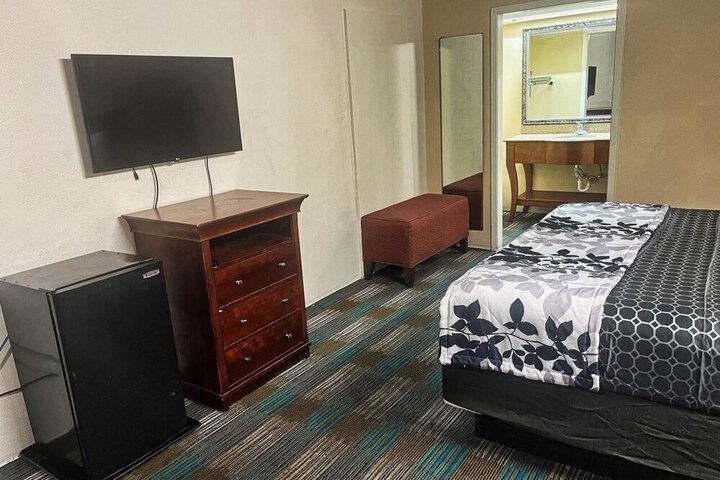 Room 8 of 24