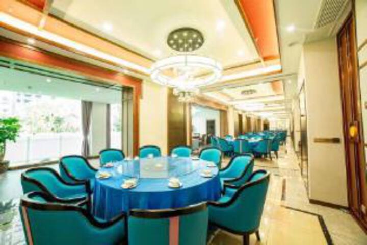 BUND HOTEL