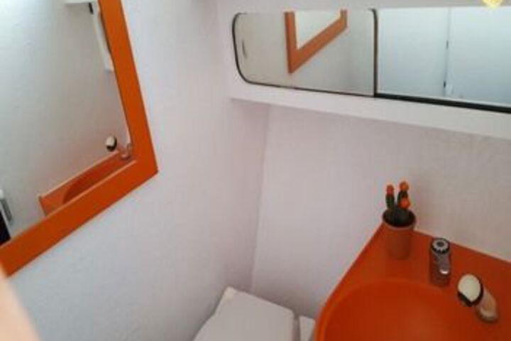 Room 12 of 24