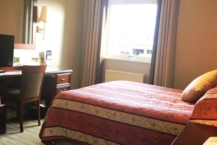 Room 28 of 118
