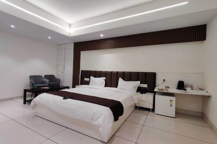 Room 10 of 15