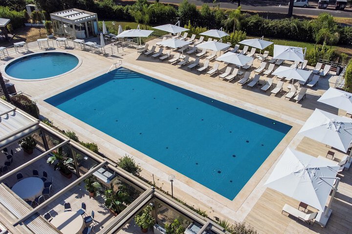Hotel with Pool