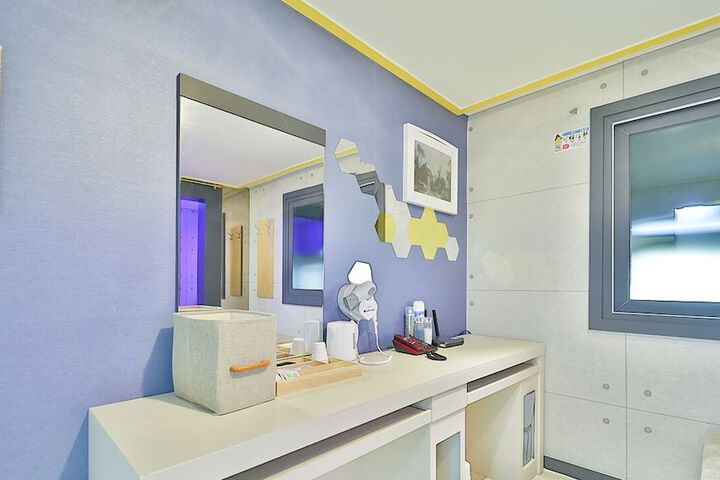 Room 16 of 23