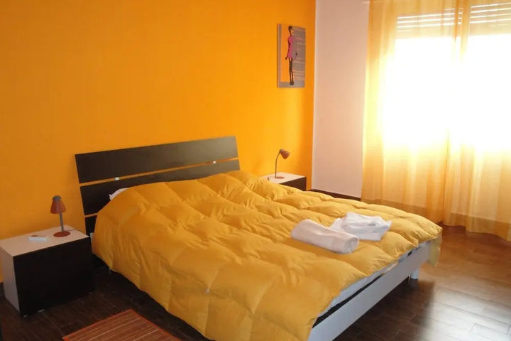 Room 2 of 20