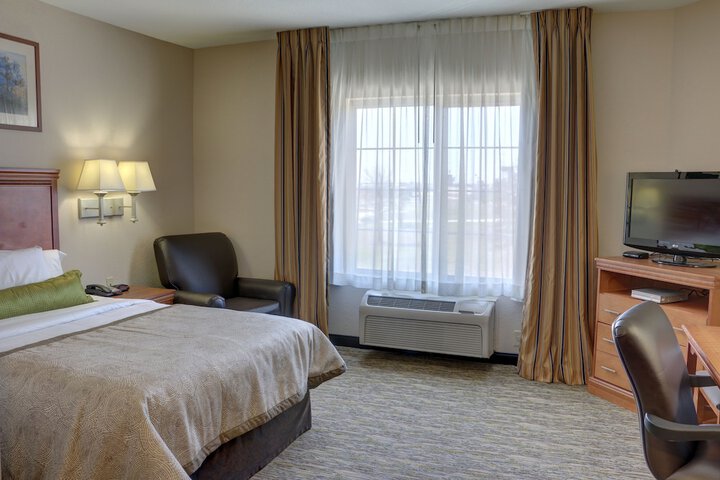 1 Queen Bed Studio Suite (13 of 19)