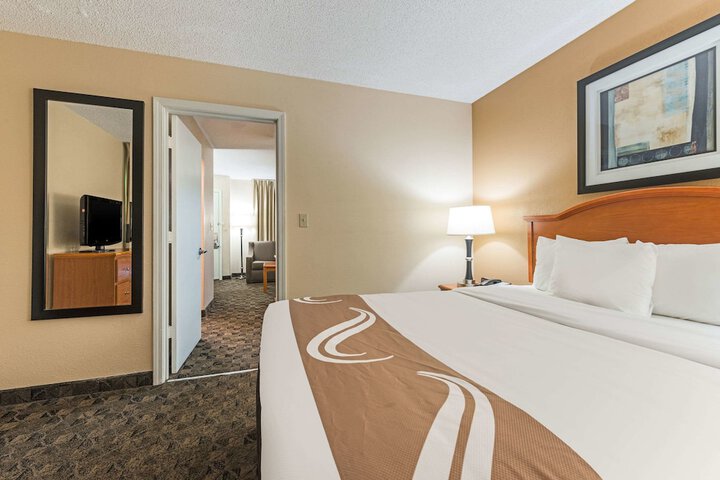 1 Queen Bed (14 of 14)