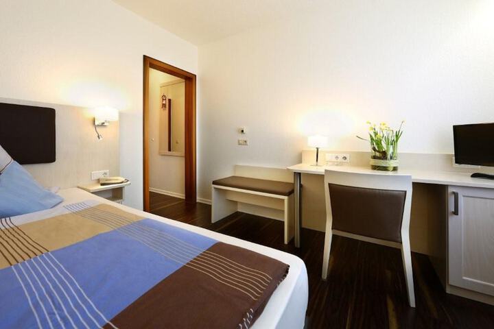 Room 5 of 37