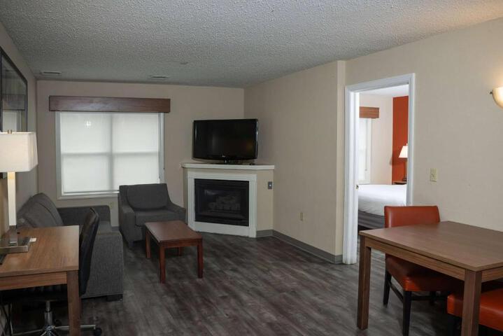 1 Queen Bed Studio Suite (1 of 25)
