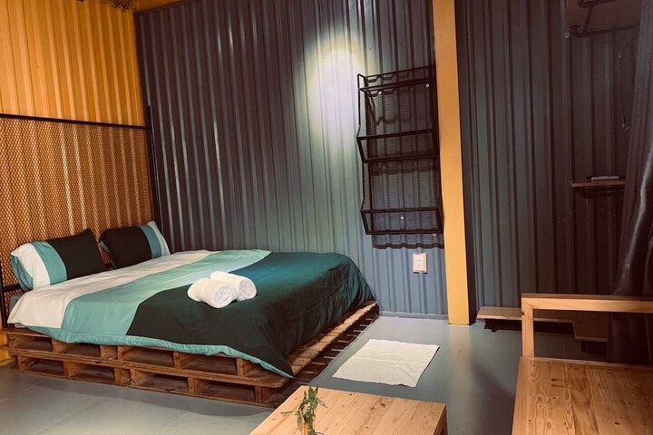 Room 4 of 10
