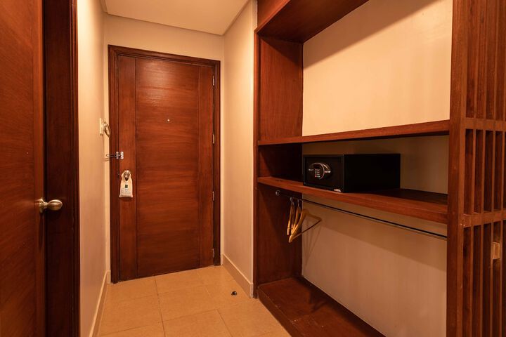 Room 18 of 68