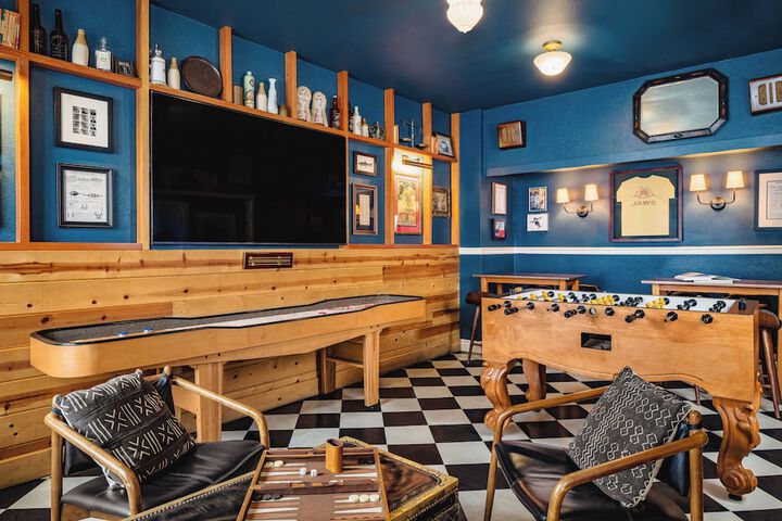 Sports bar