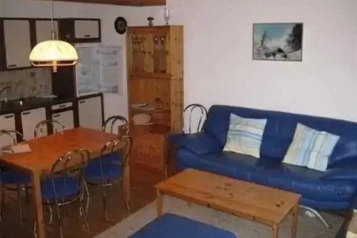 Room 2 of 5