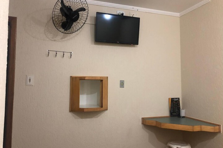 Room 9 of 28