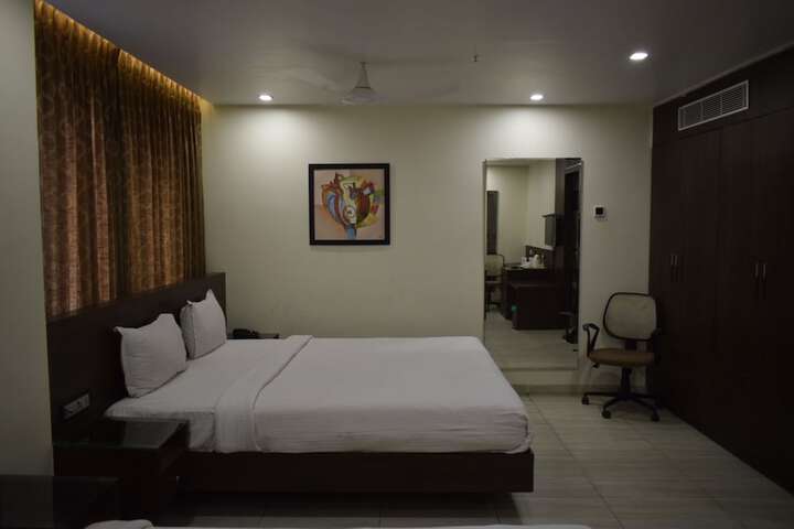 Room 5 of 31