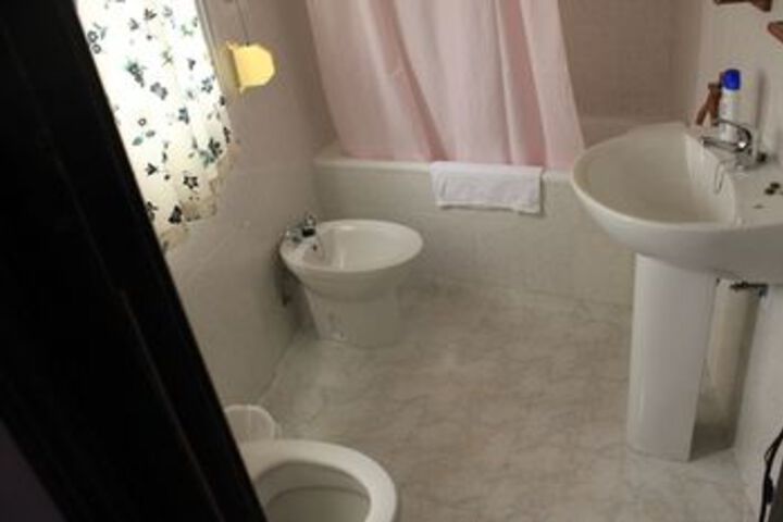 Room 2 of 11