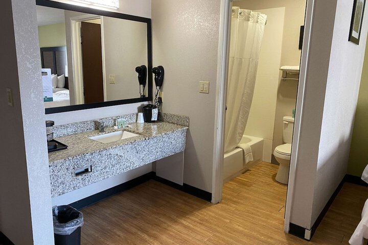 Room 14 of 24