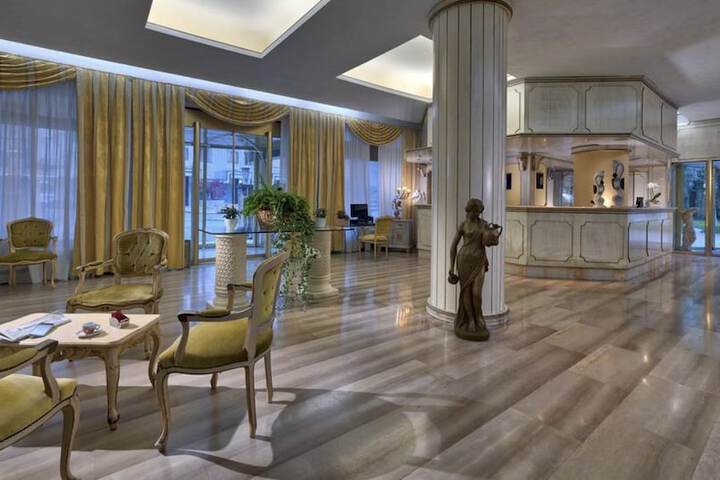 Entrance & Lobby