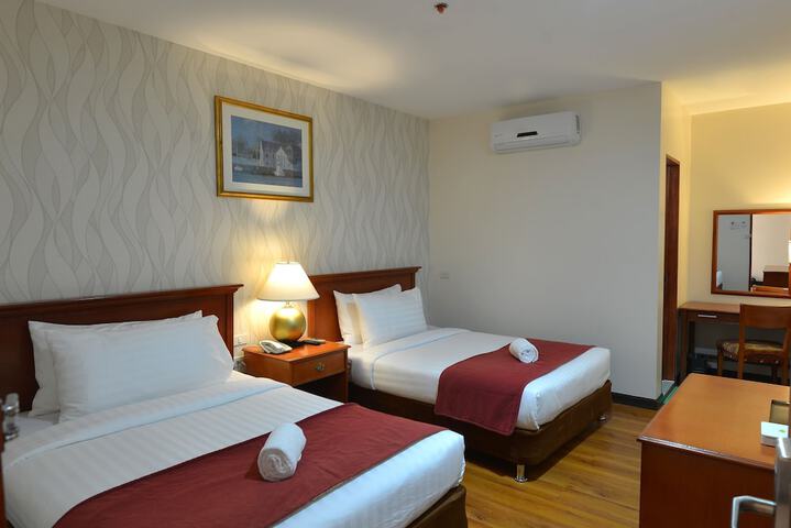 Room 8 of 31