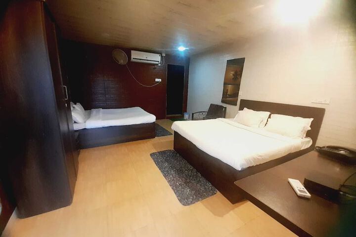 Room 4 of 62