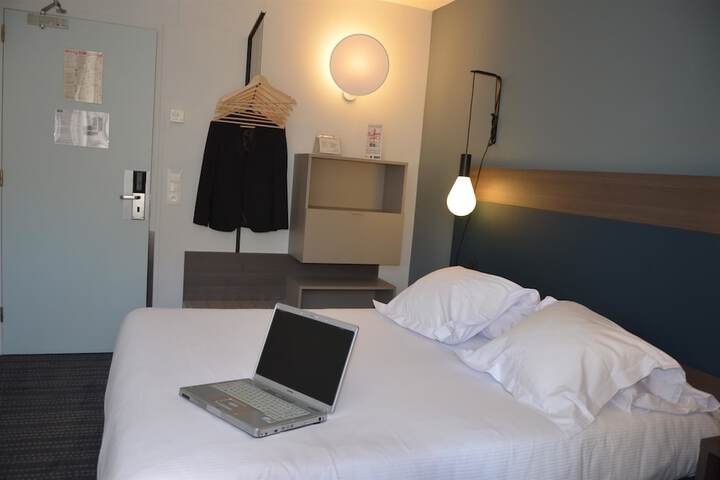 Room 8 of 76