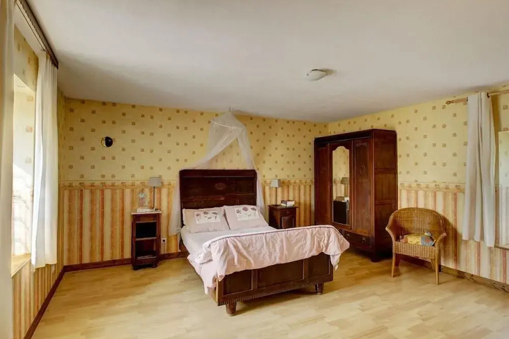 Room 2 of 6
