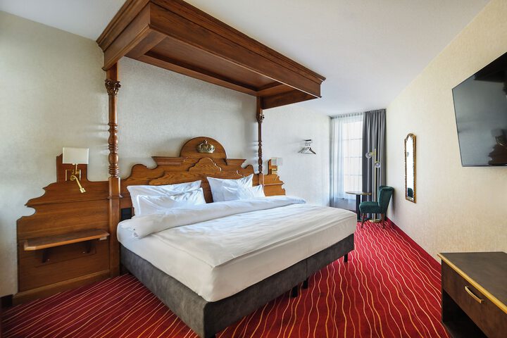 Room 45 of 111