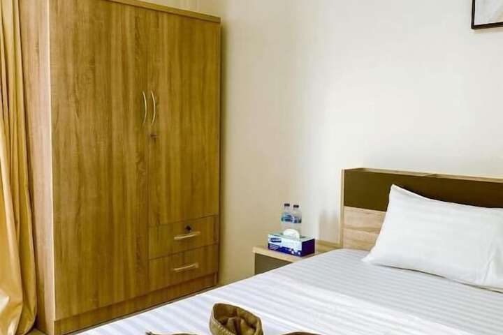 Room 8 of 37