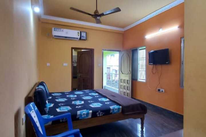 Room 10 of 16