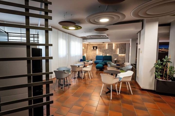 Entrance & Lobby