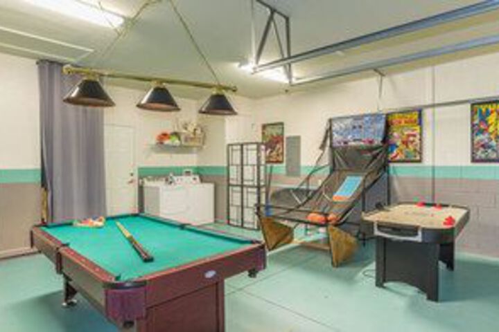 Room 9 of 20