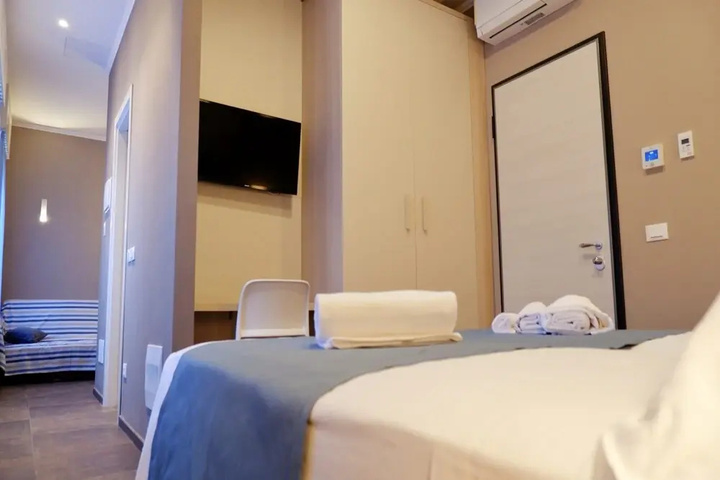 Room 4 of 11