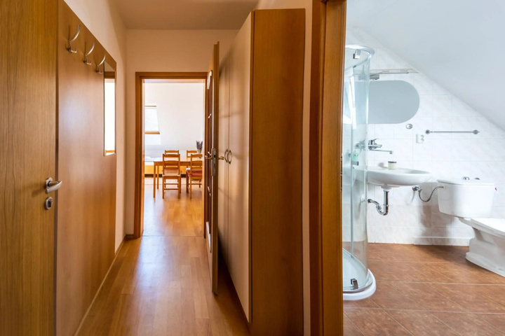 Room 9 of 20