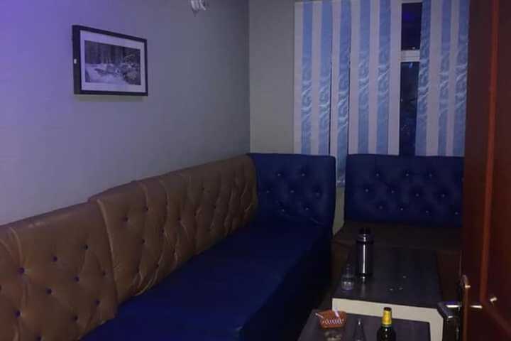 Lounge 15 of 21