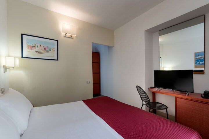 Room 9 of 79