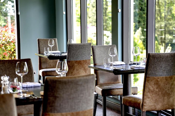 Dining 98 of 136