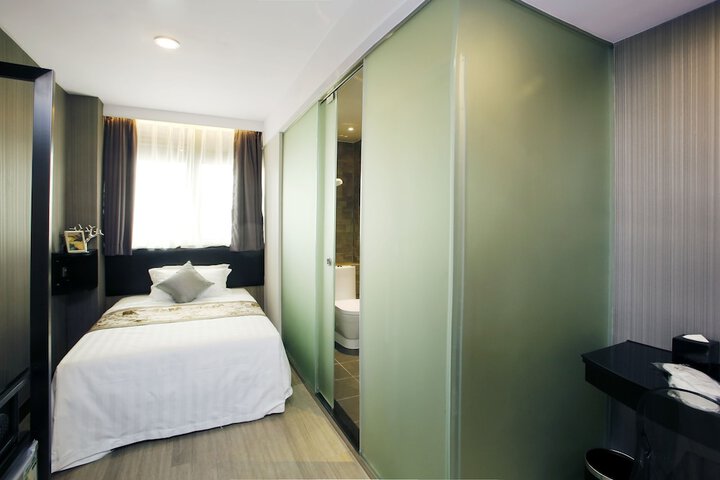 Room 9 of 87