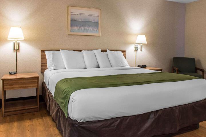 1 King Bed (6 of 12)
