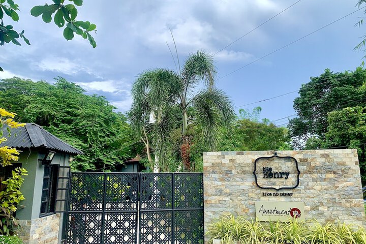 The Henry Resort Taramindu Laiya